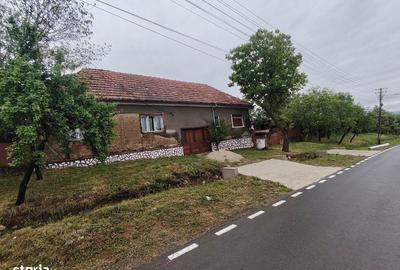 Casă cu 3 camere în Cuied