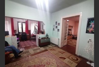 Casă cu 3 camere cu Canalizare în Central - 3