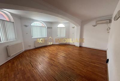 Casă individuală cu 9 camere cu Canalizare în Vitan - 1