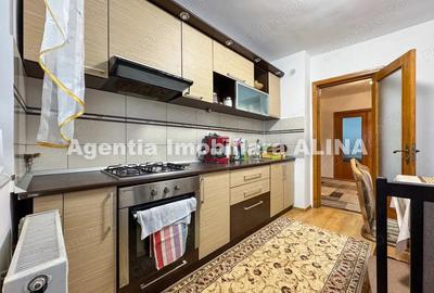 Apartament cu 3 camere decomandat în Progresul