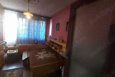 Vand urgent apartament 3 camere, 70 mp, decomandat zona Circumvalatiunii- Dacia Service, etaj 3 - 4