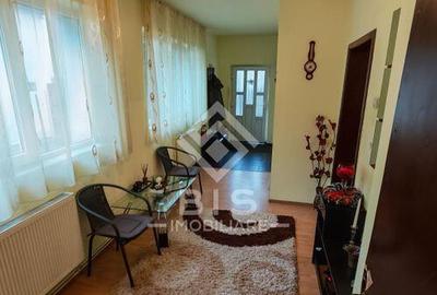 Casă cu 7 camere cu Canalizare în Central - 1