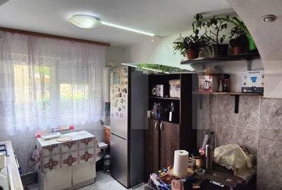 Apartament cu 2 camere semidecomandat în Micro 4 - 9