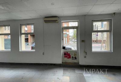 Spațiu comercial, de 80 mp, în Central - 4