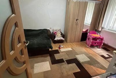 De vanzare 2 camere, etajul 1, mobilat, utilat ,decomandat,Pret 52500 e