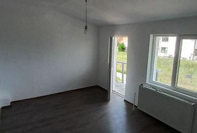 Casă cu 3 camere în Berceni - 1