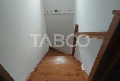 Casa in zona centrala 5 camere 2 bucatarii 3 bai curte comuna Cisnadie - 25