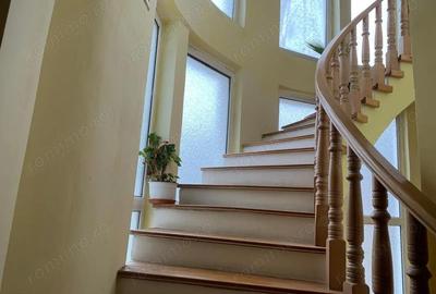 Casă cu 4 camere cu Teren 347 Mp în Sinaia