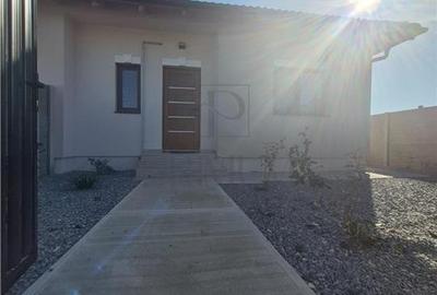 Duplex cu 3 camere cu Canalizare în Albina - 2