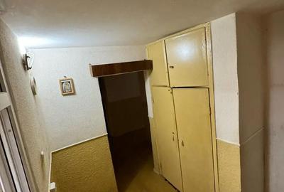 Apartament cu 4 camere decomandat în Urlați - 3