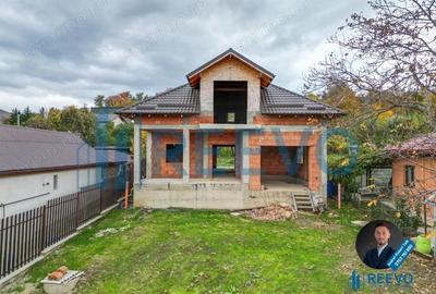 Casă cu Teren 1051 Mp în Central - 2