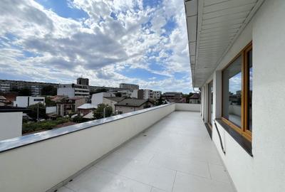 Apartament cu 4 camere semidecomandat în Domenii