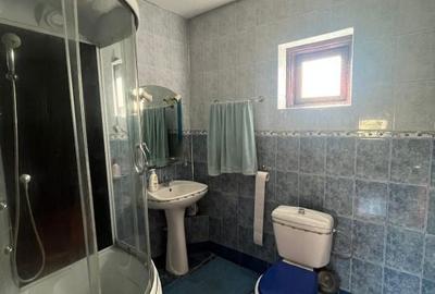 Casă cu 10 camere cu Teren 181 Mp în Rovine - 8