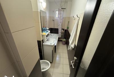 Apartament cu 2 camere semidecomandat în Km 4 - 5