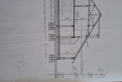 Casă cu 3 camere cu Teren 4300 Mp în Central - 1