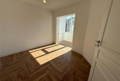 Apartament cu 3 camere decomandat în Nicolina