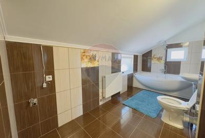 Casa cu 5 camere de vanzare Cartier Orizont 2 Paleu zona Metropolitana - 15