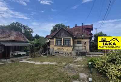 Casă cu 2 camere cu Teren 900 Mp în Central - 1