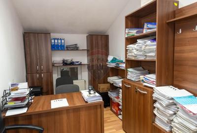 Vila spatioasa de vanzare, ideala pentru investitie - 15