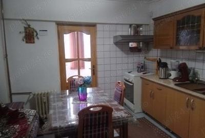 Apartament cu 3 camere decomandat în Central - 1