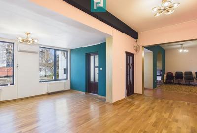 Casă individuală cu 10 camere cu Canalizare în Torontalului - 5