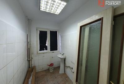 Spațiu comercial, de 42 mp, în P-ța Doina - 12