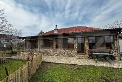 Casă individuală cu 2 camere cu Canalizare în Exterior Est - 12