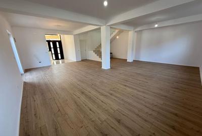 Tunari -  Central * Casa 4 camere - 5