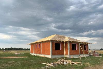 Casa moderna in Santandrei, 500 mp teren, 3 dormitoare, zona de maxim interes finisata in alb - 1