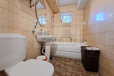 Liber, de vanzare apartament 3 camere Valea Lupului Iasi, baie cu geam - 3
