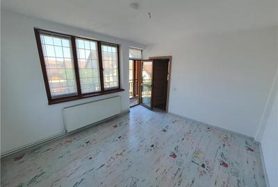 Vilă Spațioasă cu Potențial Multiplu ?n Zona Terezian Sibiu - 26