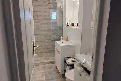 Gara - Bloc dupa 80 - 2 camere decomandat - 4