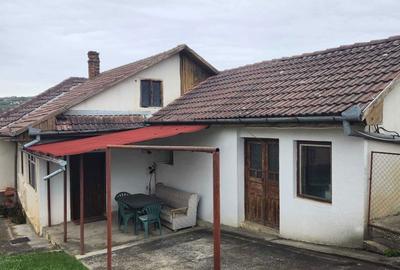 Casă cu 4 camere în Central - 1