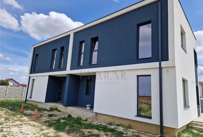 Duplex cu 4 camere cu Canalizare în Moșnița Nouă - 1