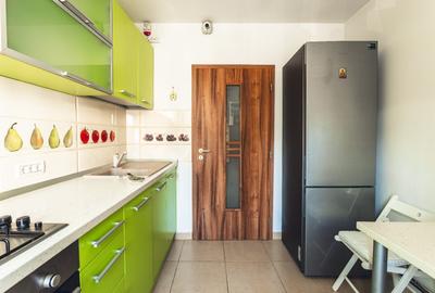 Decebal ,Calea Calarasilor  ,  3 minute metrou Piata Muncii - 24