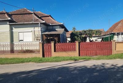 Casă cu 3 camere cu Teren 1300 Mp în Leorinț - 1