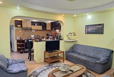 Casa Bartolomeu, pe doua nivele, stil deosebit, curte comuna - 2