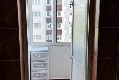 Apartament cu 3 camere decomandat în Independenței