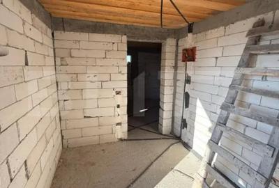 Casă cu 5 camere cu Teren 1200 Mp în Central