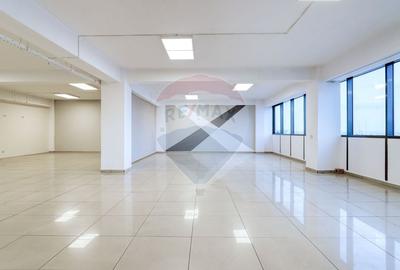 Spațiu comercial, de 1,000 mp, în Calea București - 20