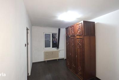 Apartament cu 2 camere semidecomandat în Km 4 - 7