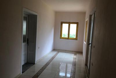 Casă cu 4 camere cu Teren 1250 Mp în Central - 2