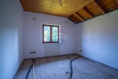 Duplex P+2E cu 7 camere de vânzare in Bușteni , 502 mp teren - 21