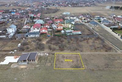 Teren Construcții intravilan de 600 mp, în Vest
