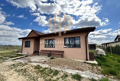 Casă cu 4 camere cu Teren 500 Mp în Cătălina - 1