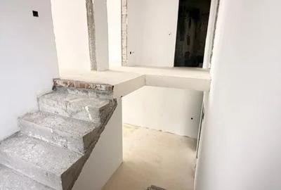 Casă cu 4 camere cu Canalizare în Central - 4