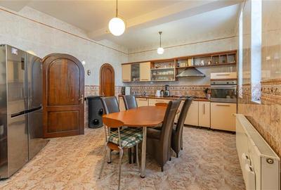 Casă individuală cu 8 camere cu Canalizare în Central - 15