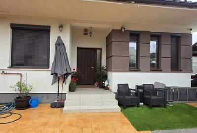 Casă cu 5 camere cu Canalizare în Vest - 2