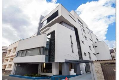 Spațiu comercial, în Romană - 2