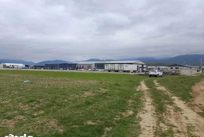 Teren de 7000 mp, în Central
